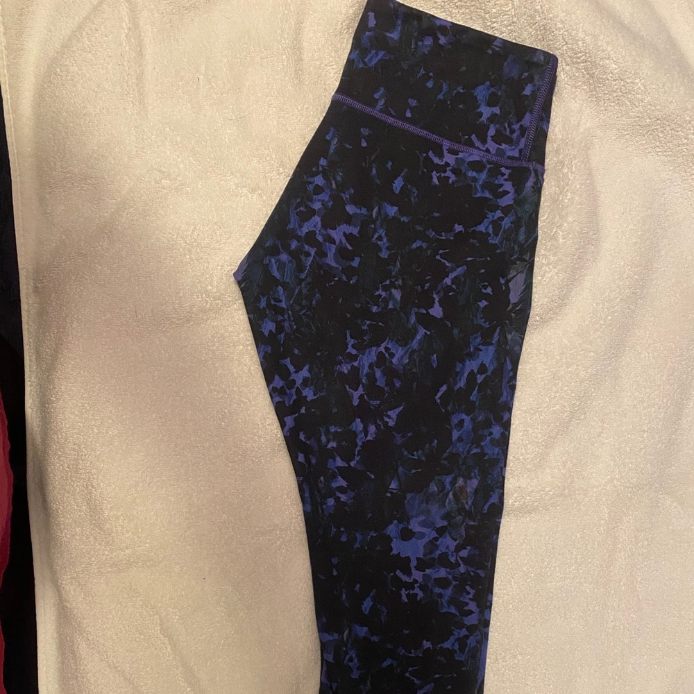 Lululemon wunder under crops -size 8